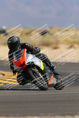 media/Oct-08-2022-SoCal Trackdays (Sat) [[1fc3beec89]]/Turn 16 (125pm)/